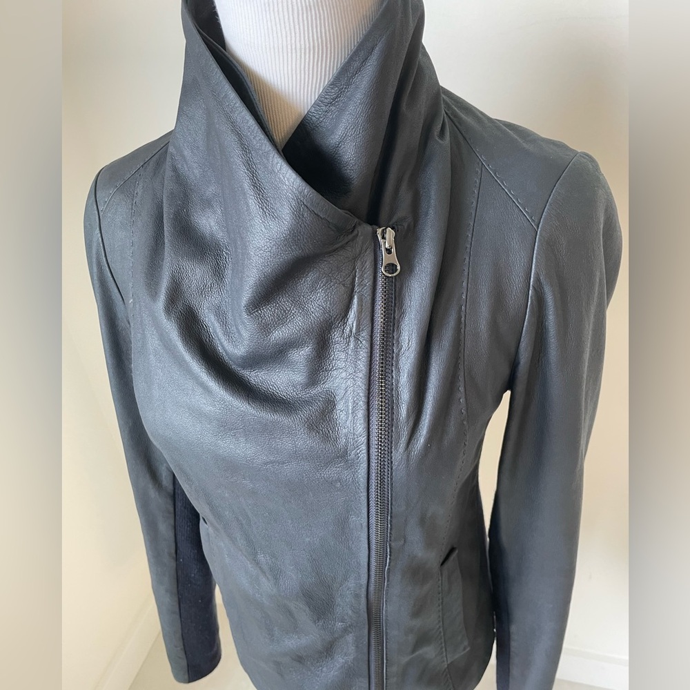 Vince Navy Leather Moto Jacket Asymmetrical Zip Knit Trim Women’s Sz S Biker - Picture 7 of 10